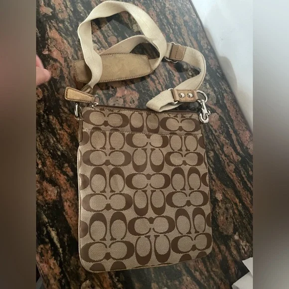 Coach messenger bag. Used. Condition 10:10 - Picture 2 of 12